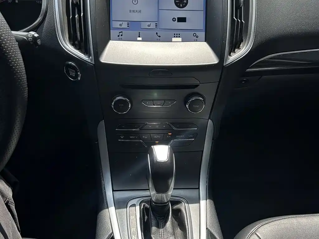 Ford Edge — миниатюра 10