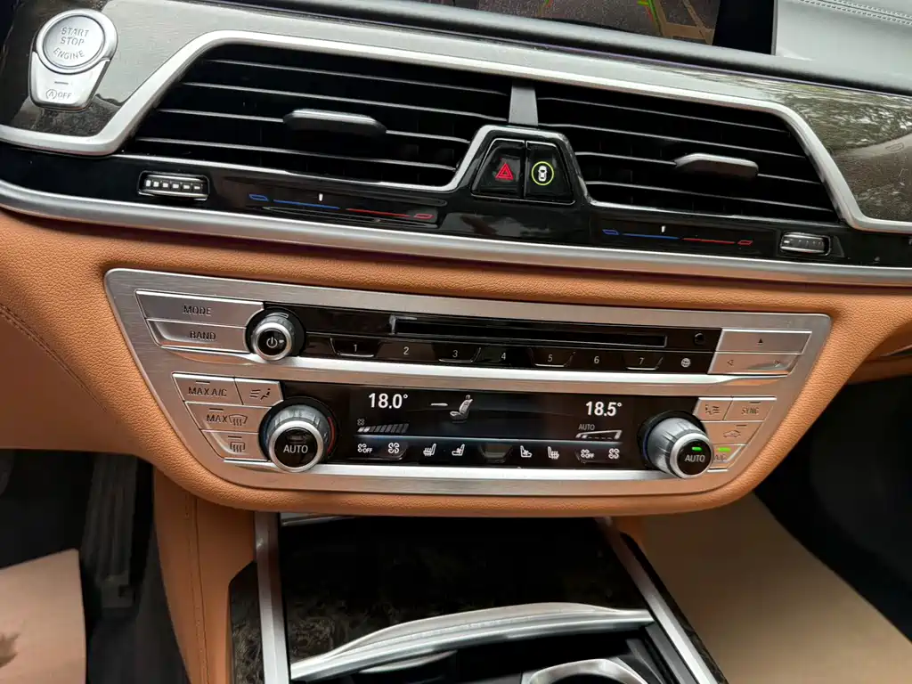 BMW 7 Series — миниатюра 28