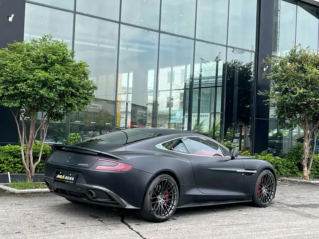 Aston Martin Vanquish — миниатюра 6