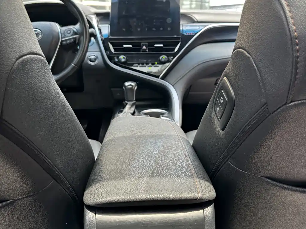 Toyota Camry 2021 2.5G Luxury