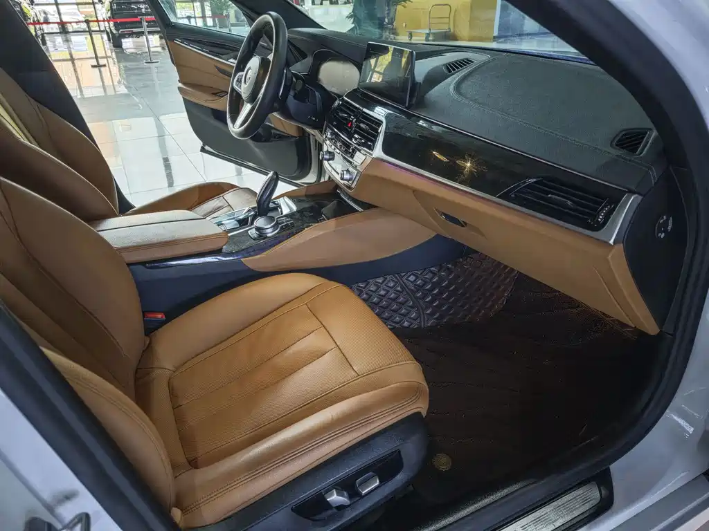 BMW 5 Series — миниатюра 4