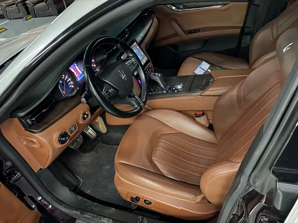 Maserati Quattroporte — миниатюра 10