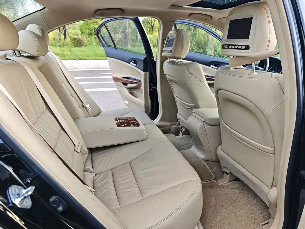 Honda Accord — миниатюра 9