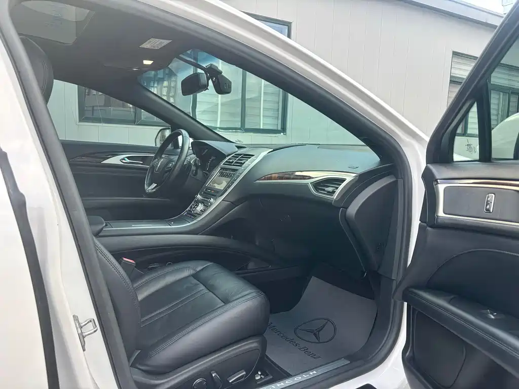 Lincoln MKZ — миниатюра 9