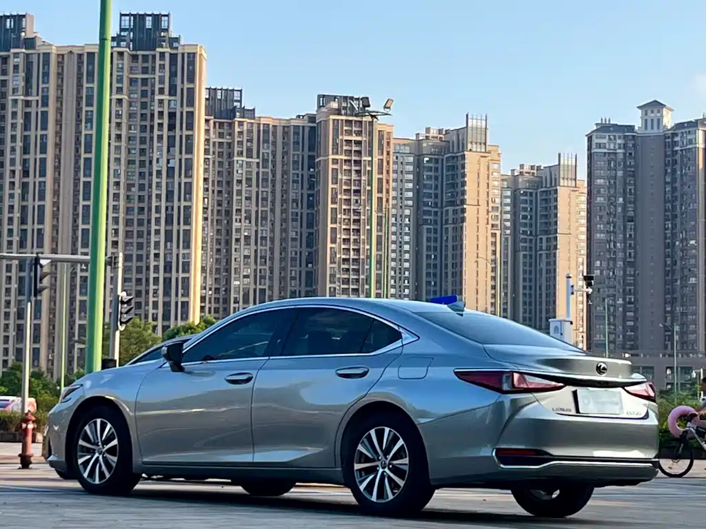 Lexus ES — миниатюра 9