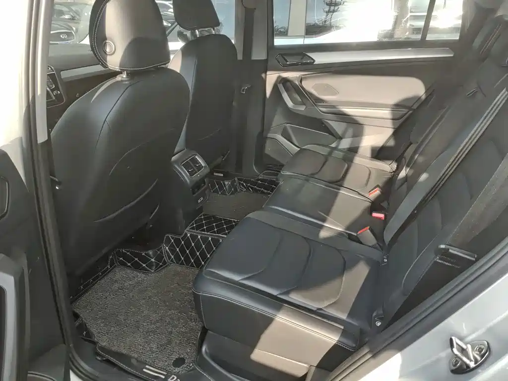 Volkswagen Tiguan L — миниатюра 7