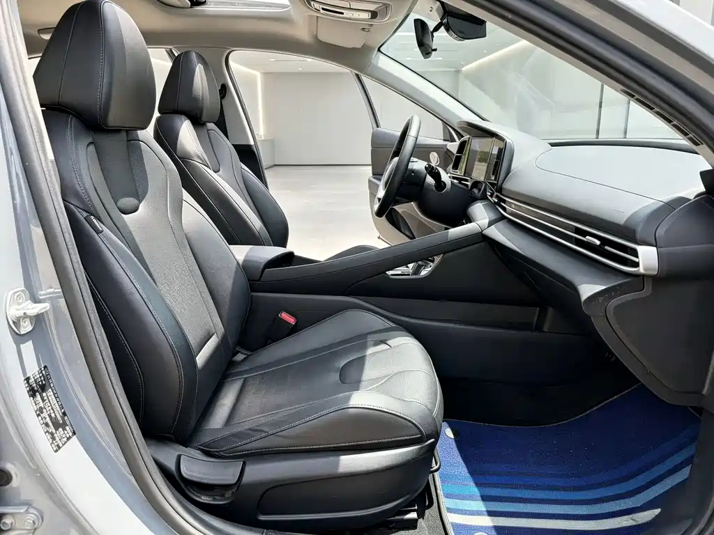 Hyundai Elantra — миниатюра 8