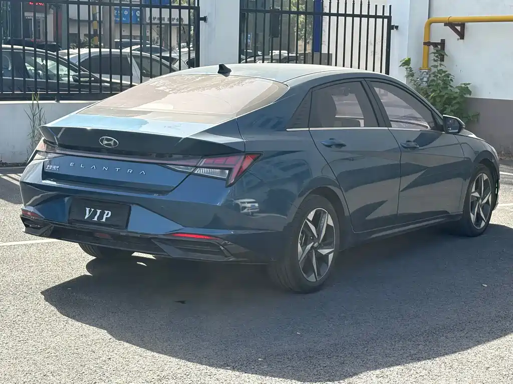 HYUNDAI ELANTRA