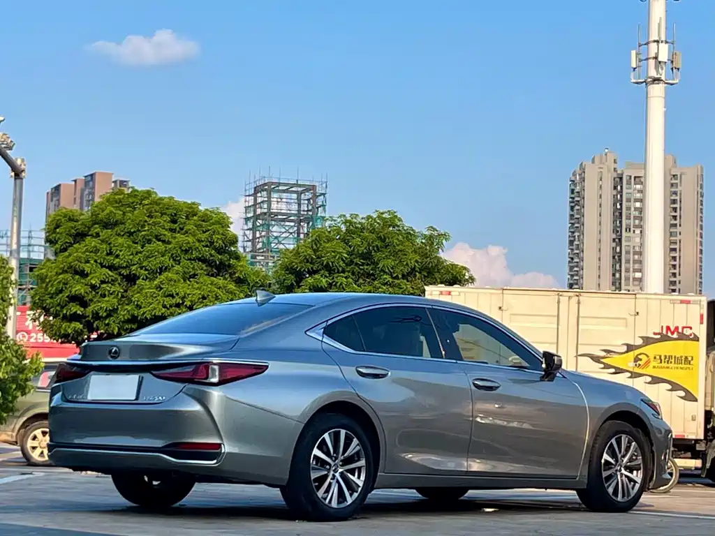 Lexus ES — миниатюра 7