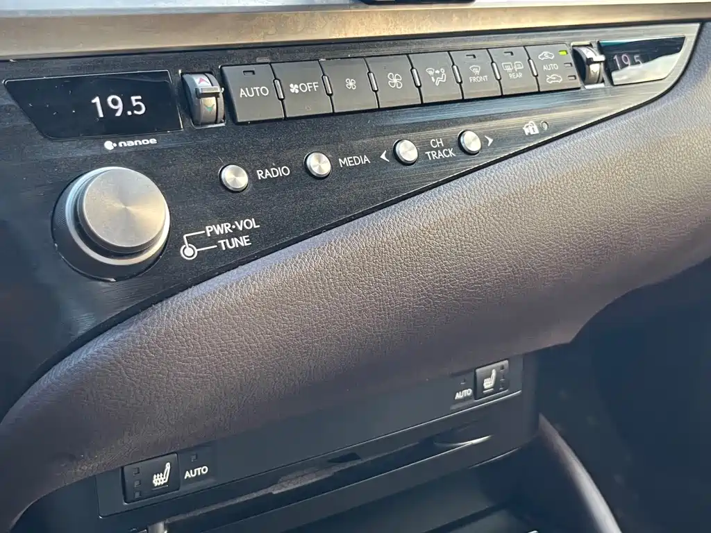 Lexus ES — миниатюра 14
