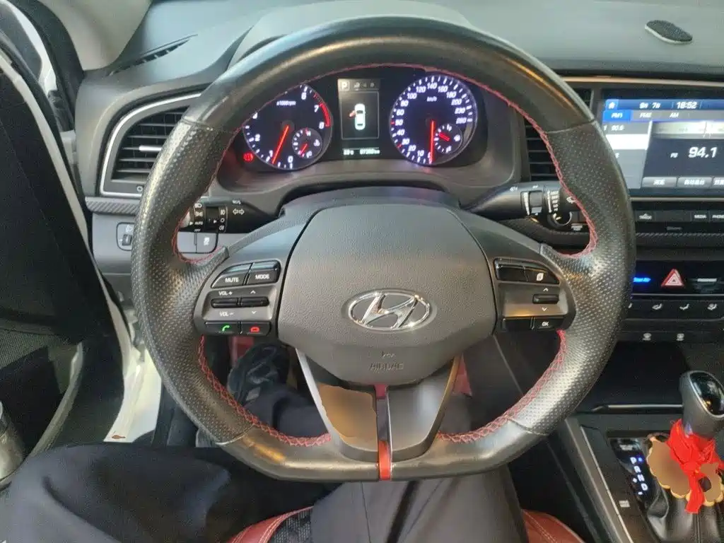 Hyundai Elantra — миниатюра 6
