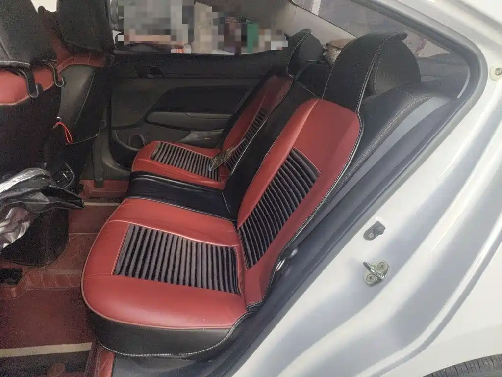 Hyundai Elantra — миниатюра 13