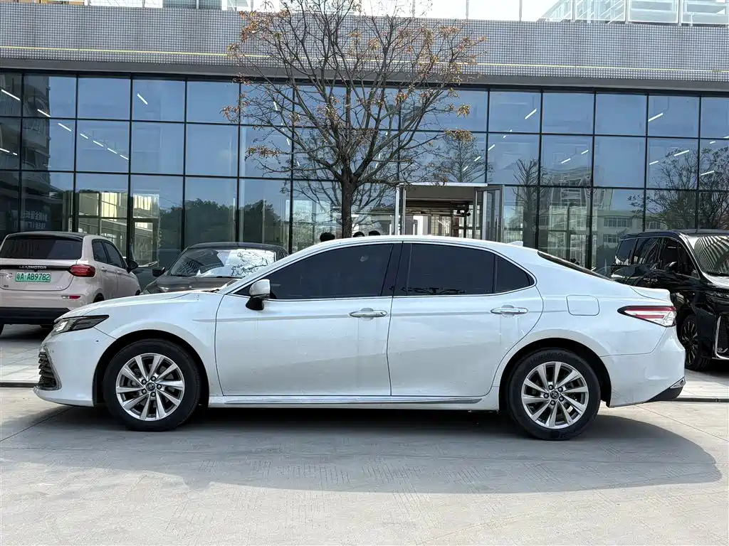 TOYOTA CAMRY
