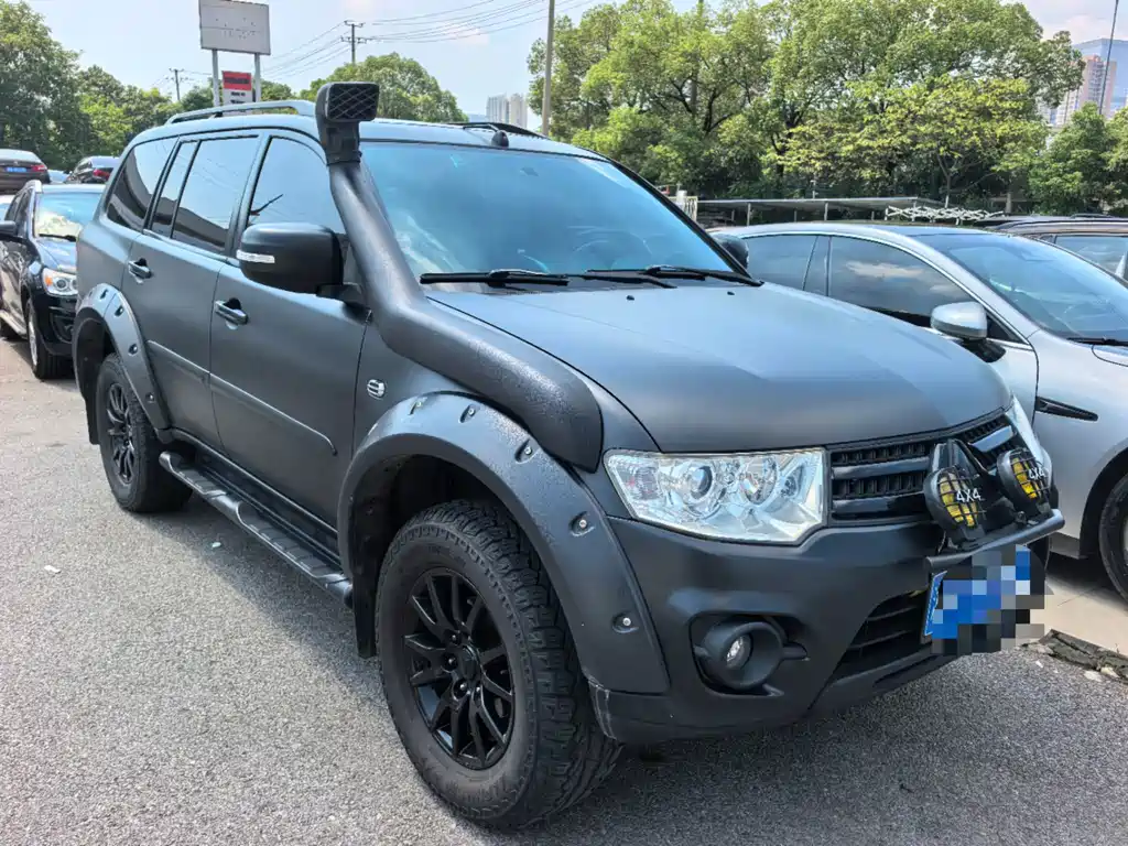 Mitsubishi Pajero Sport — миниатюра 3