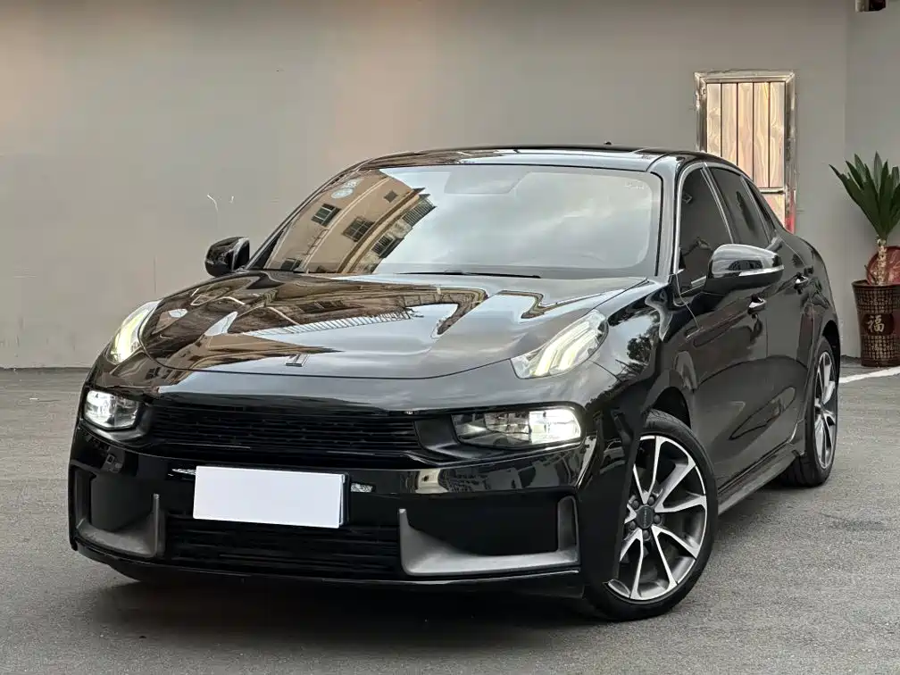 Lynk & Co 03