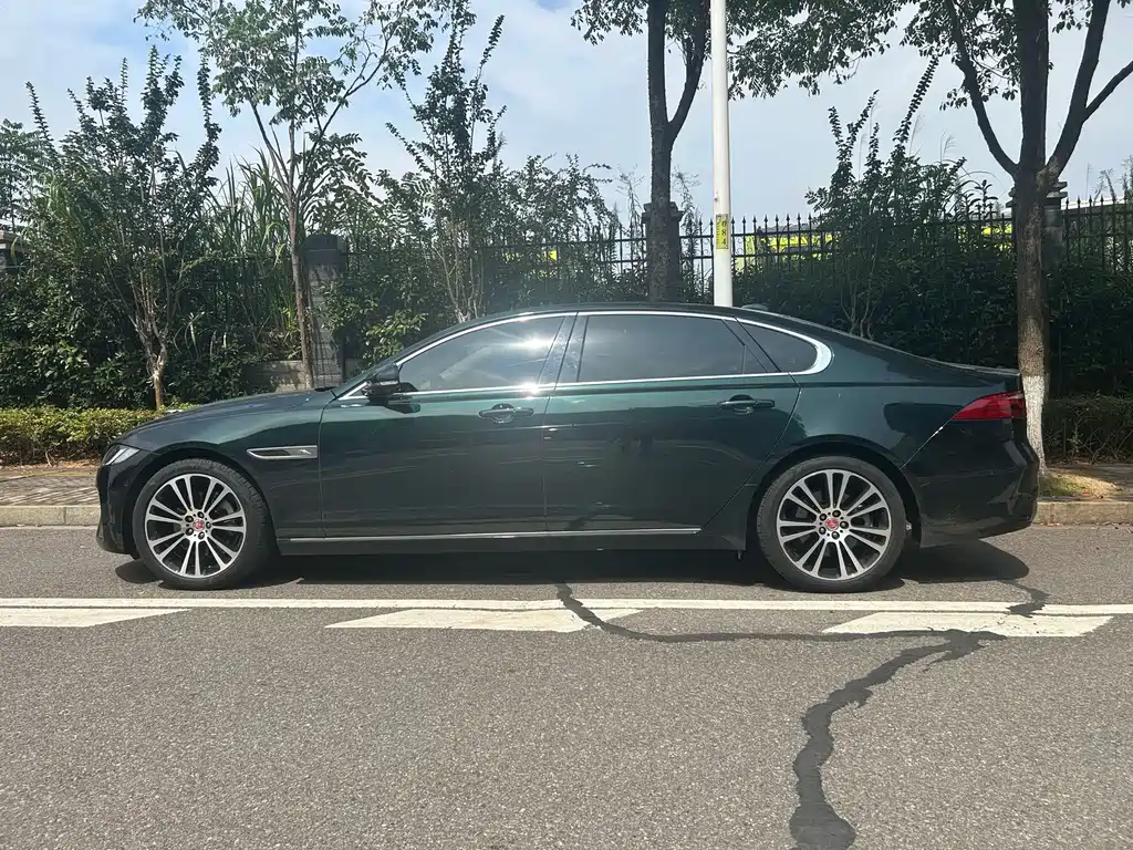 Jaguar XFL — миниатюра 10