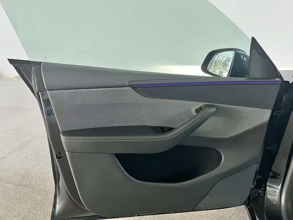 Tesla Model Y — миниатюра 29
