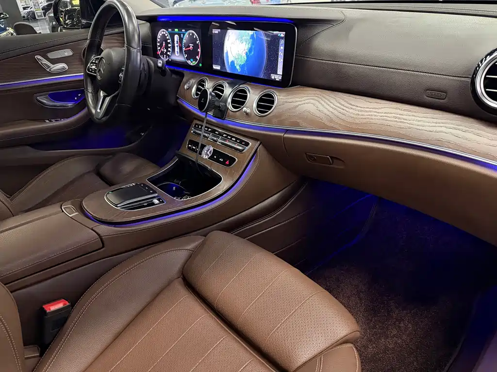 Mercedes-Benz E-Class — миниатюра 13