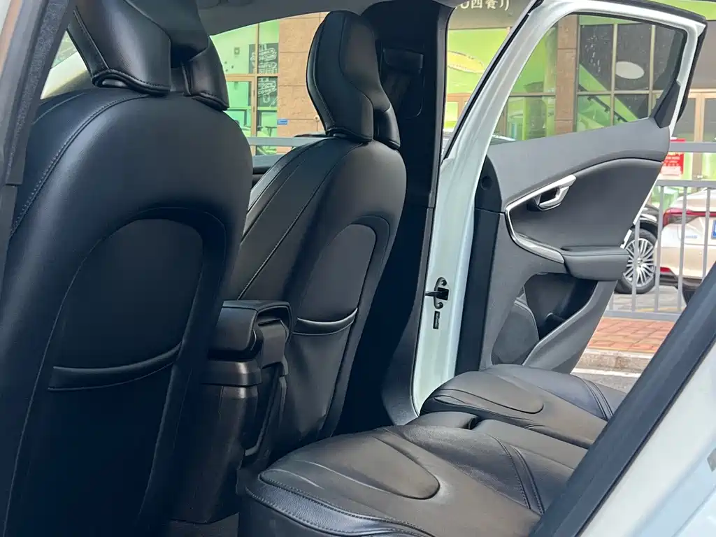 Volvo V40 — миниатюра 9