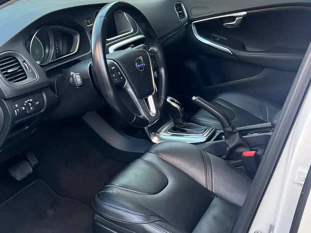 Volvo V40 — миниатюра 8