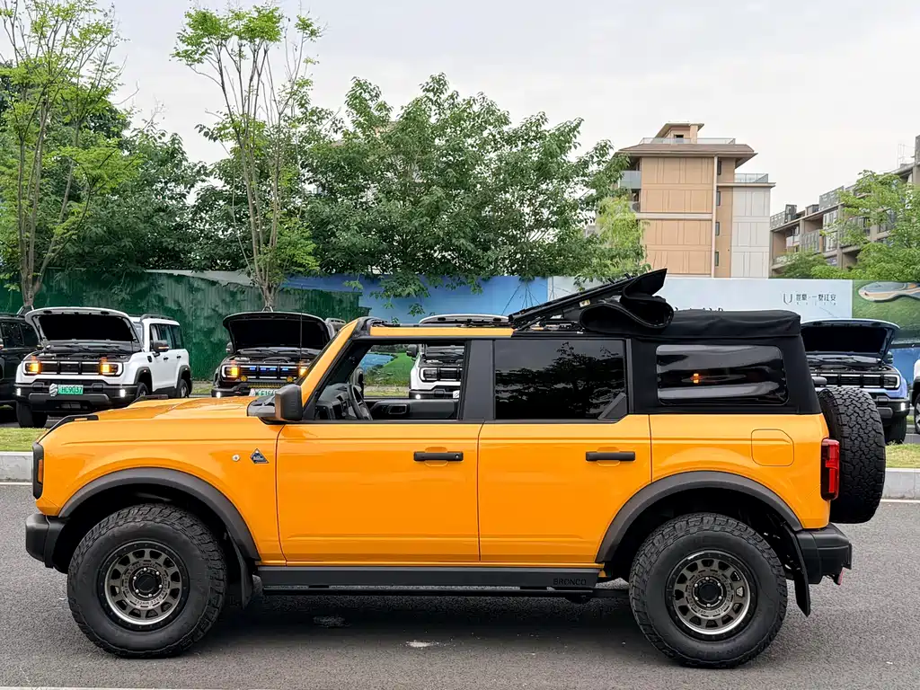 Ford Bronco (Import) — миниатюра 15