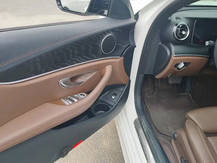 Mercedes-Benz E-Class (Import) — миниатюра 7