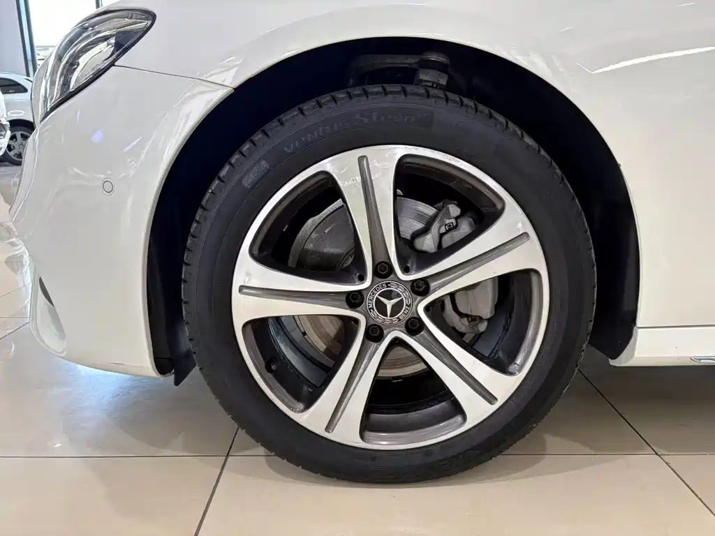 Mercedes-Benz E-Class — миниатюра 15