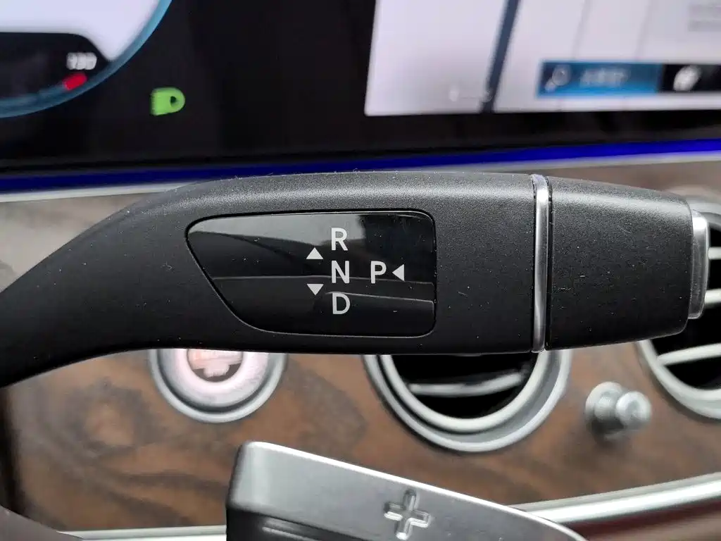 Mercedes-Benz E-Class — миниатюра 13