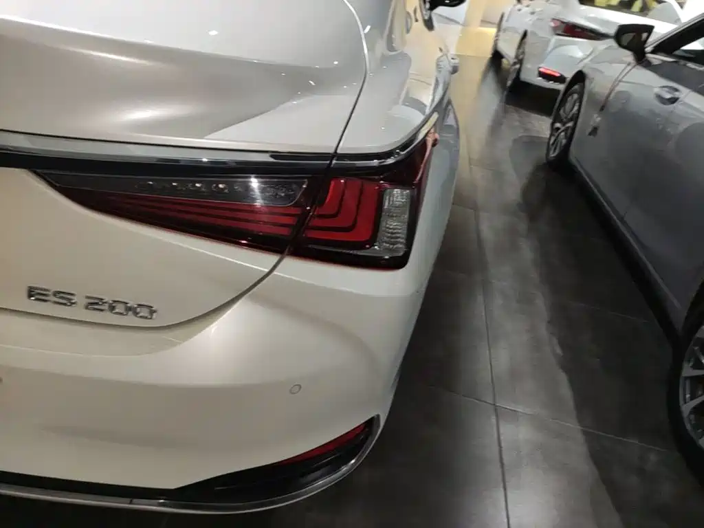 Lexus ES — миниатюра 8