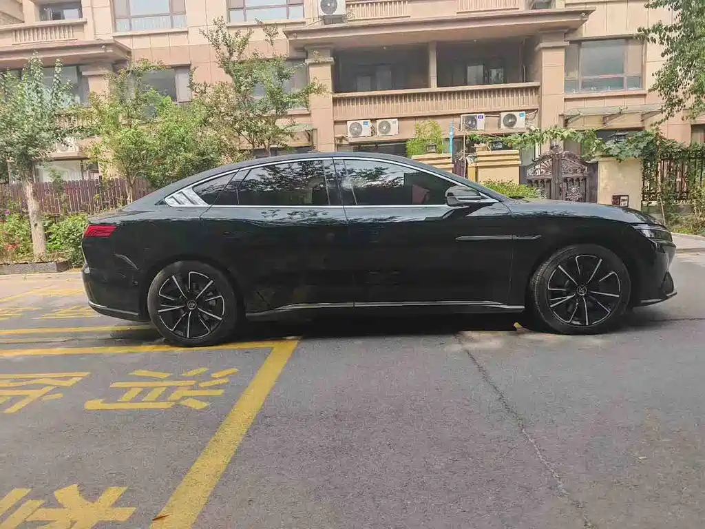 BYD Han — миниатюра 2