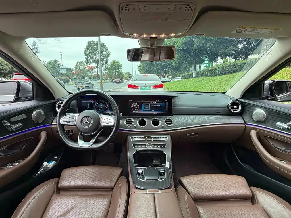 Mercedes-Benz E-Class — миниатюра 13