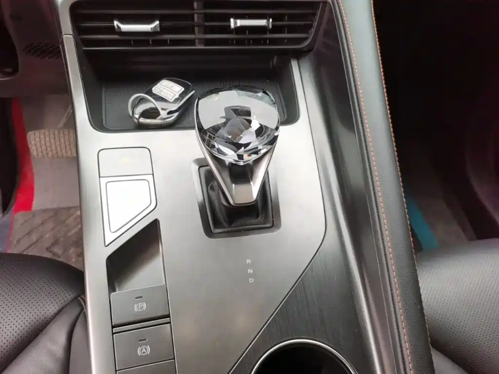 Roewe RX5 New Energy — миниатюра 14