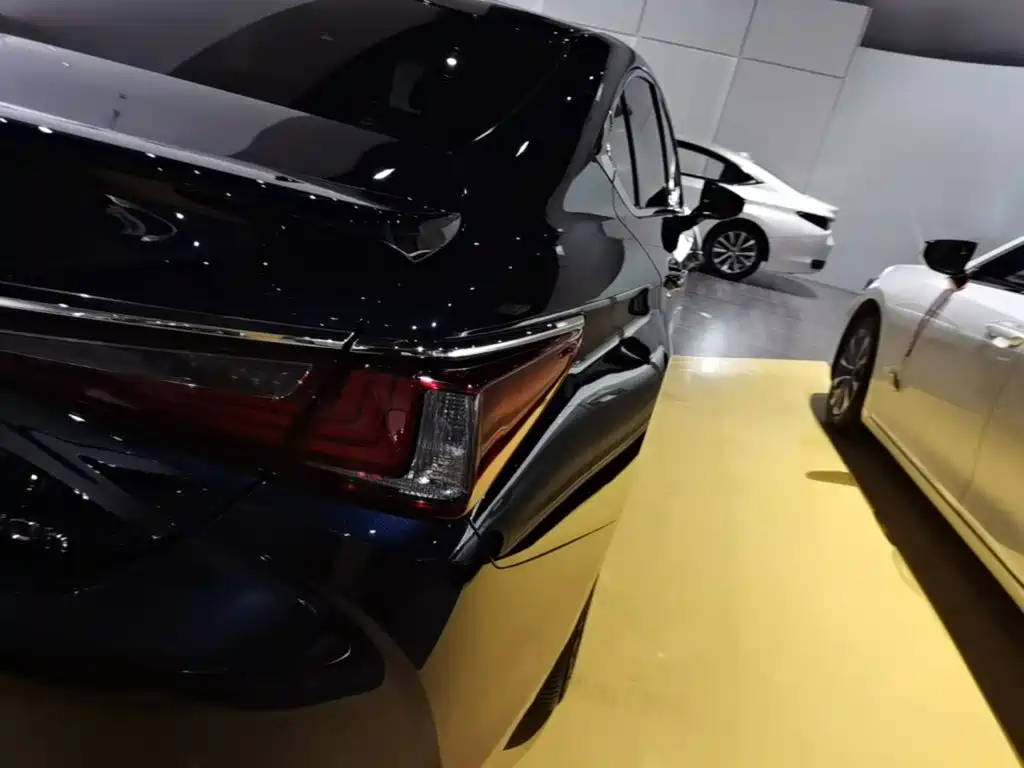 Lexus ES — миниатюра 8