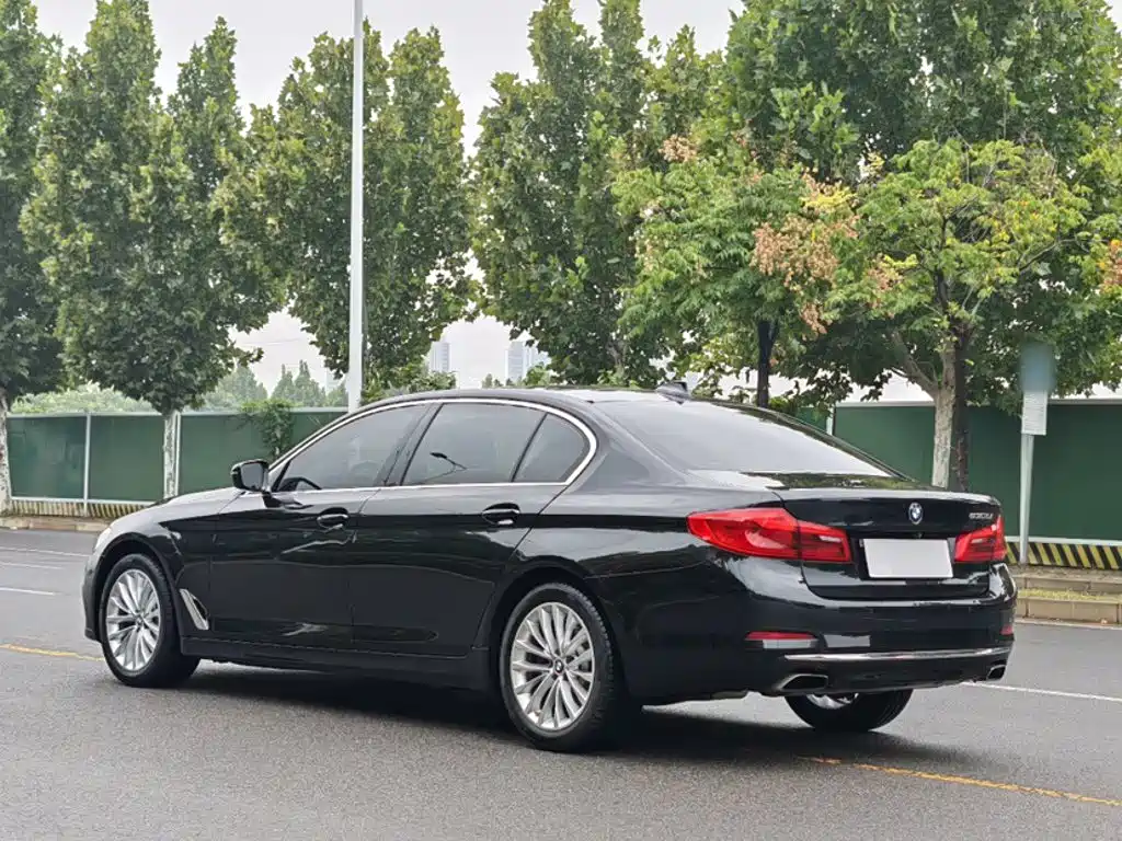 BMW 5 Series — миниатюра 9