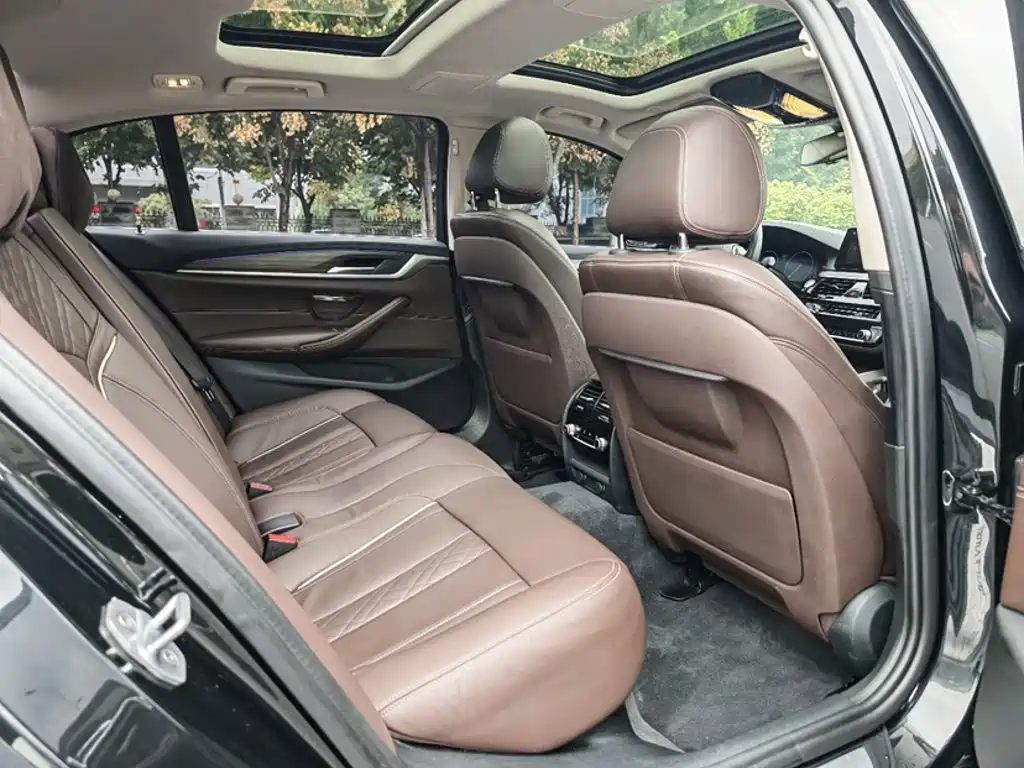 BMW 5 Series — миниатюра 5