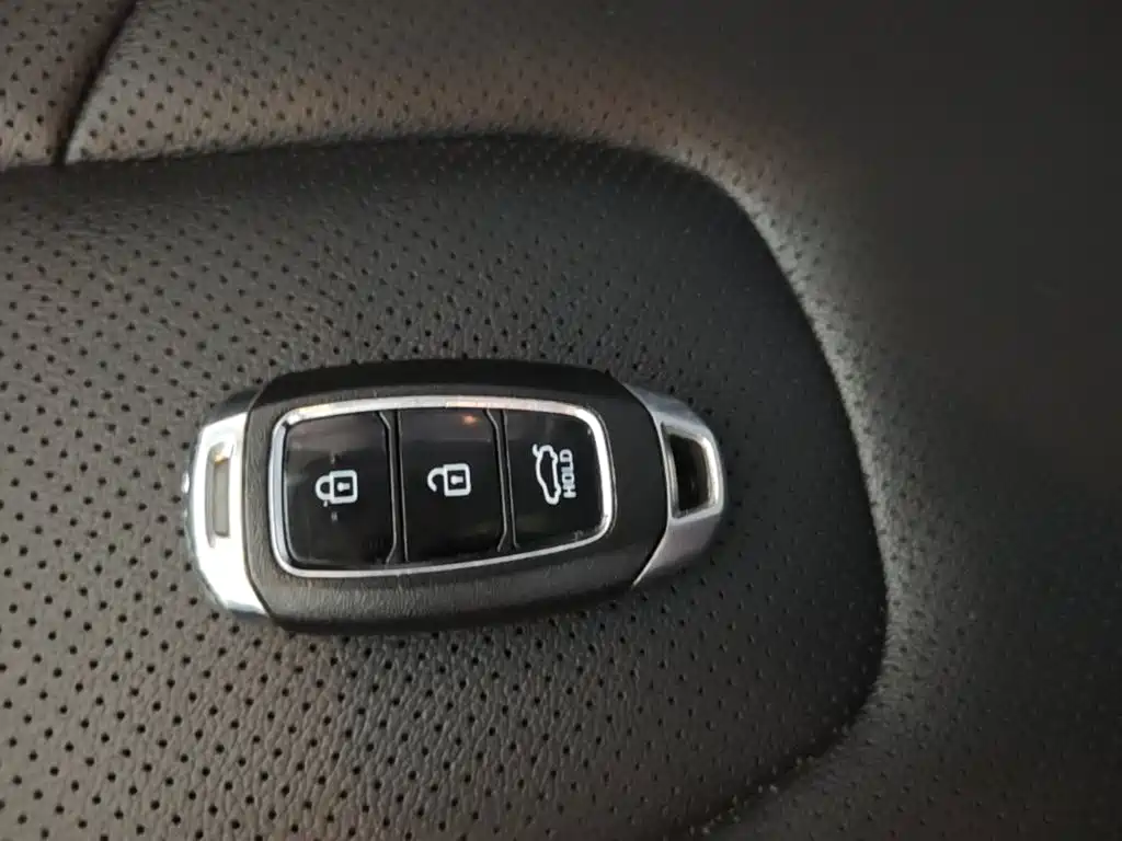 Hyundai Elantra — миниатюра 9