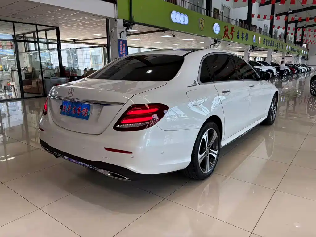 Mercedes-Benz E-Class — миниатюра 6