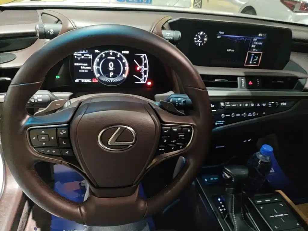 Lexus ES — миниатюра 10