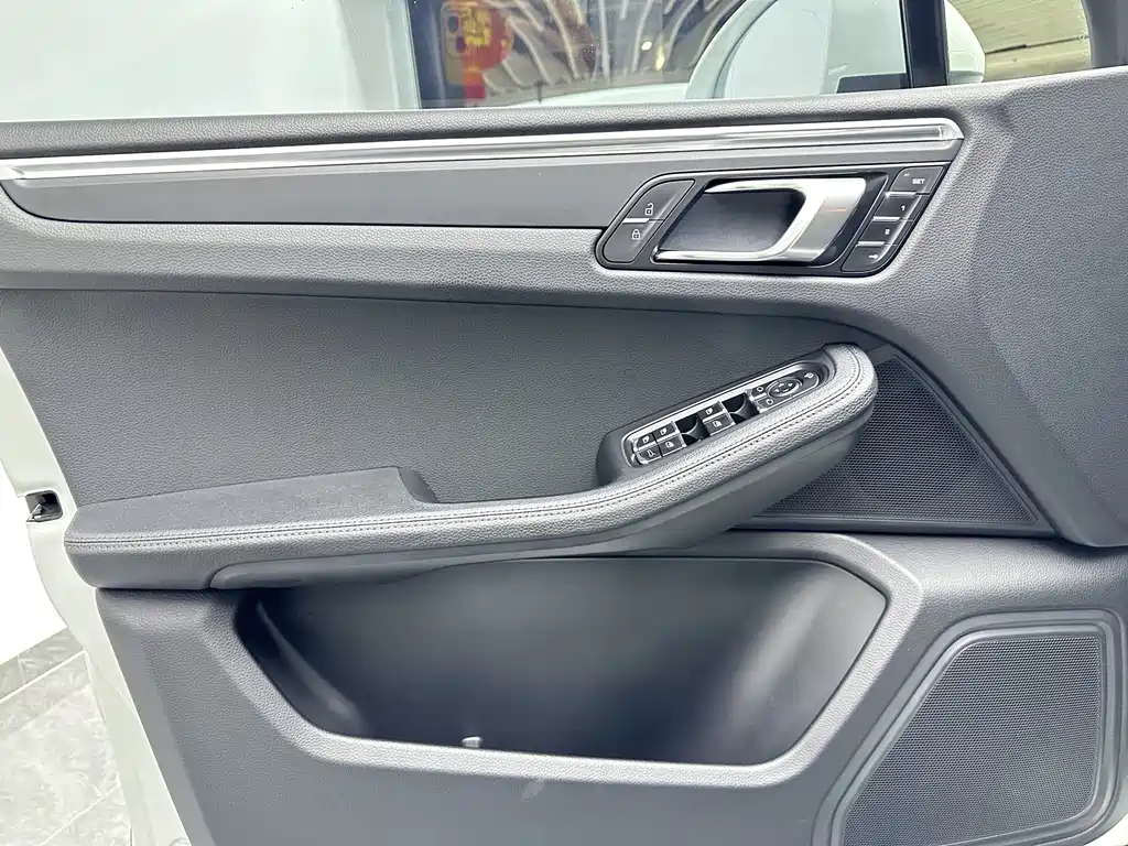 Porsche Macan — миниатюра 18