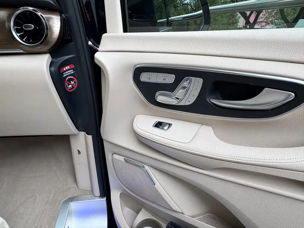 Mercedes-Benz V-Class — миниатюра 30