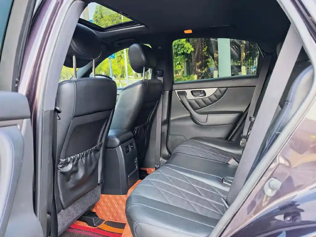 Infiniti QX70 — миниатюра 9