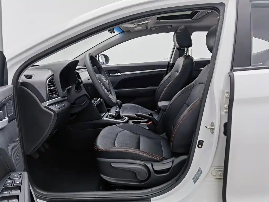 Hyundai Elantra — миниатюра 10