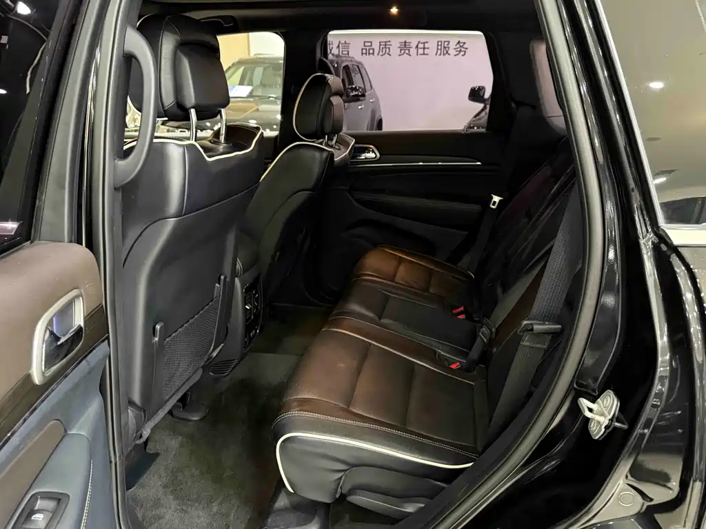 Jeep Grand Cherokee (Import) — миниатюра 11
