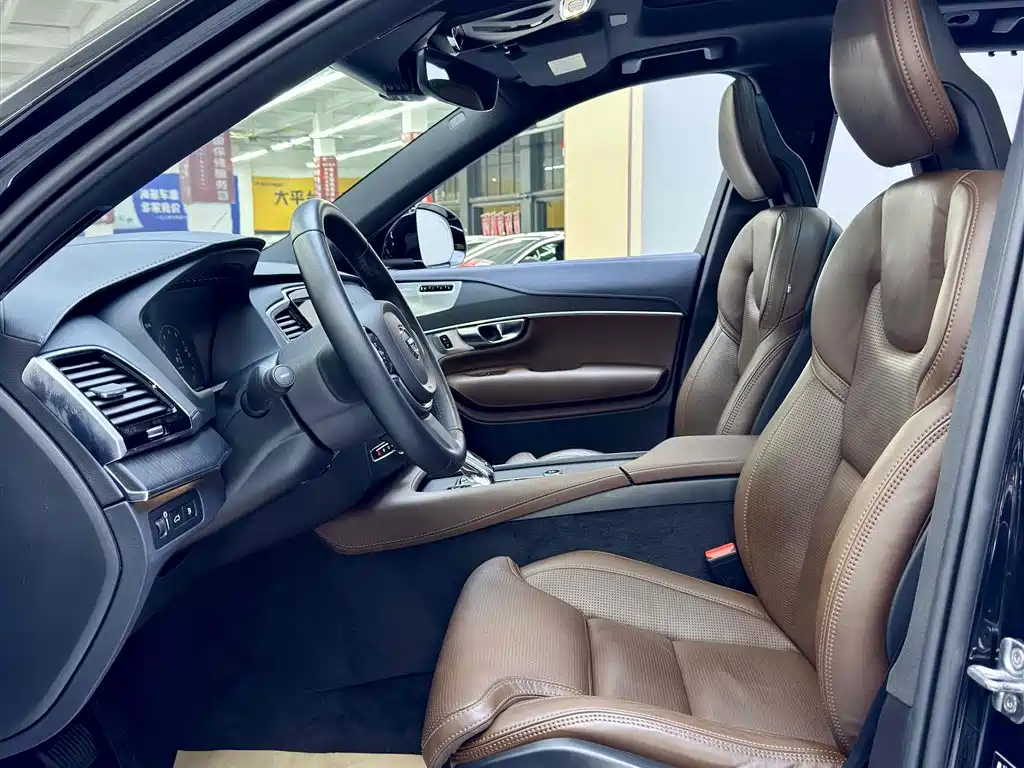 Volvo XC90 PHEV — миниатюра 8
