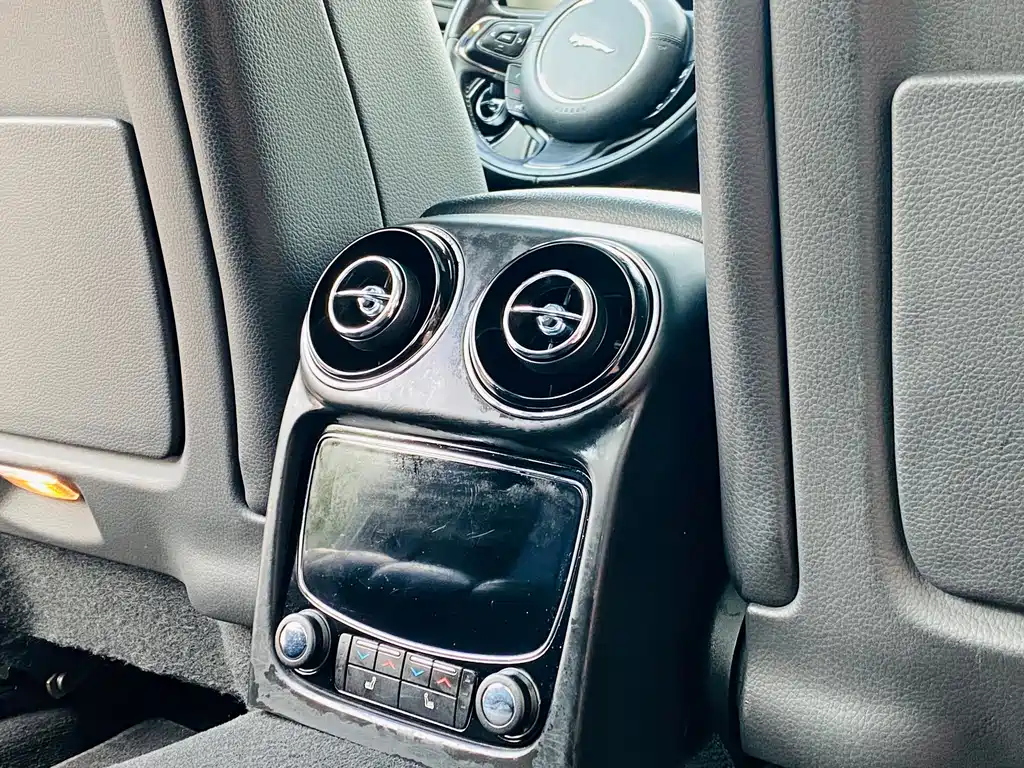 Jaguar XJ — миниатюра 14