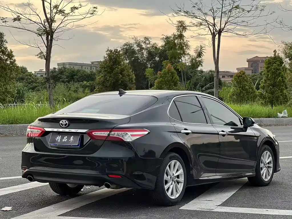Toyota Camry — миниатюра 6