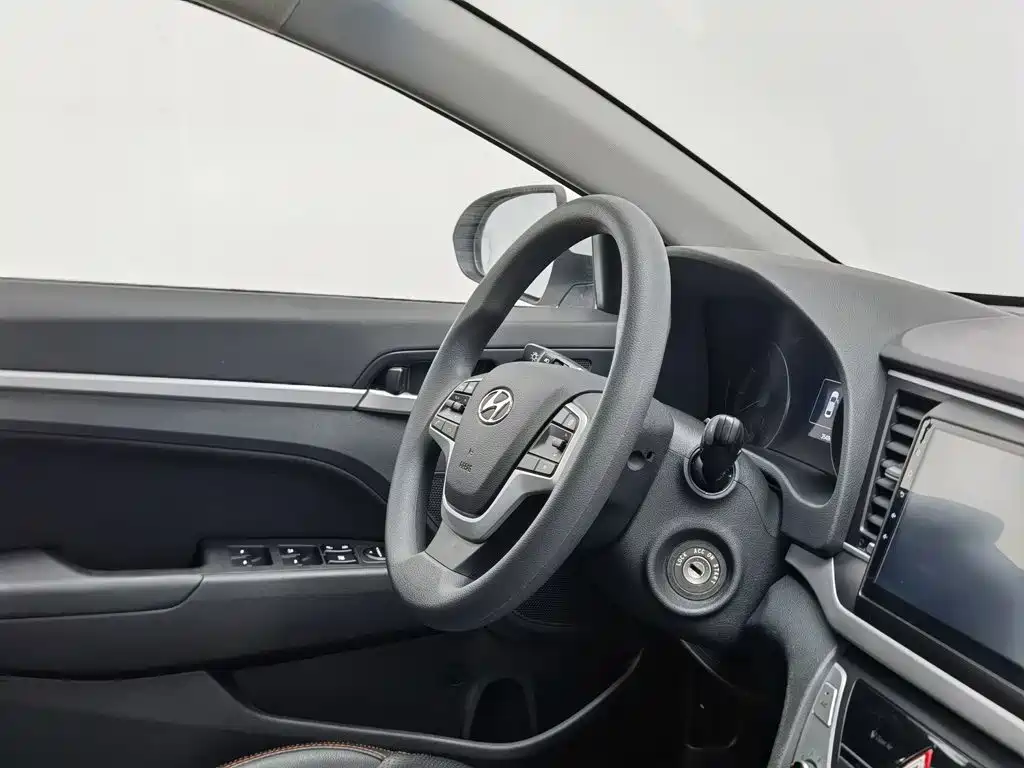Hyundai Elantra — миниатюра 22