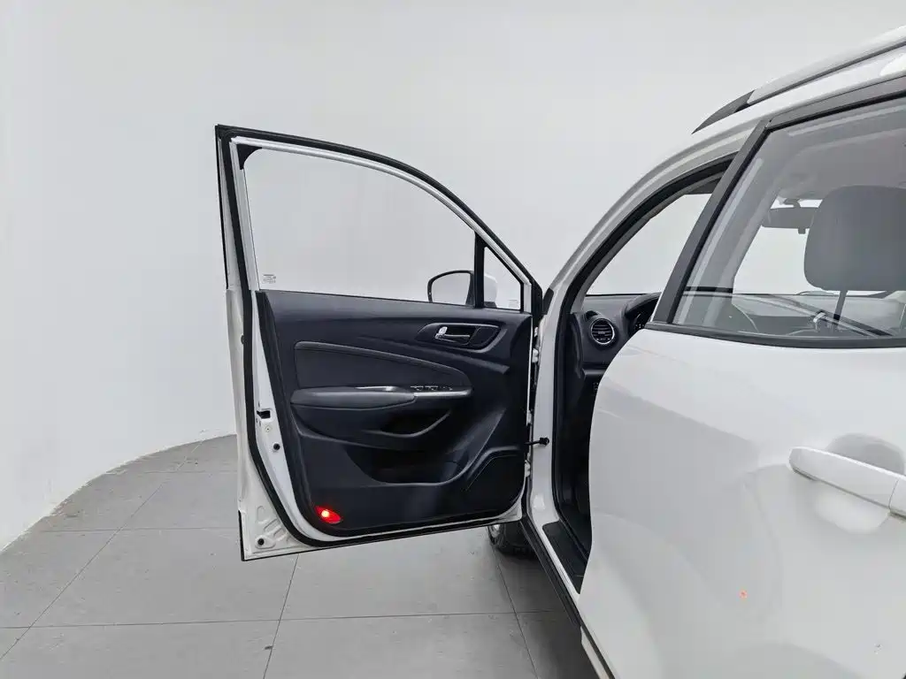 Changan CS15 — миниатюра 8