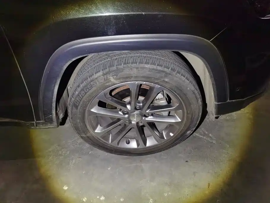 Jeep Commander — миниатюра 6