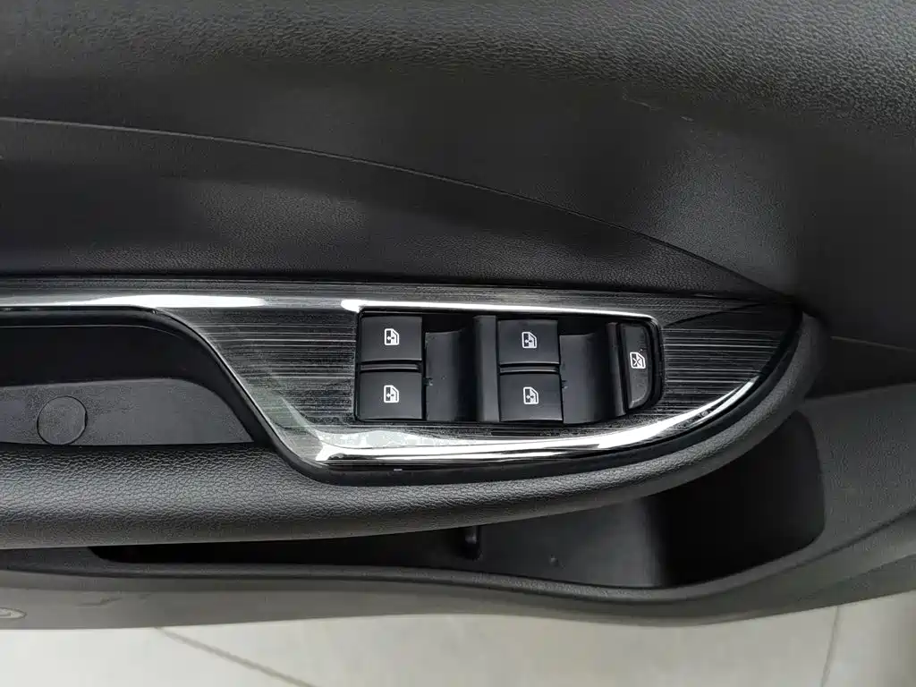 Buick Excelle — миниатюра 9